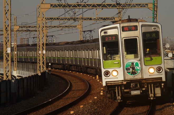 大島車両検修場10-000形10-230Fを京王稲田堤駅で撮影した写真