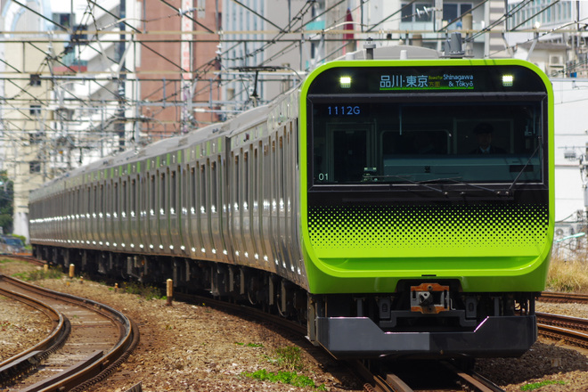 東京総合車両センターE235系トウ01編成を恵比寿駅で撮影した写真