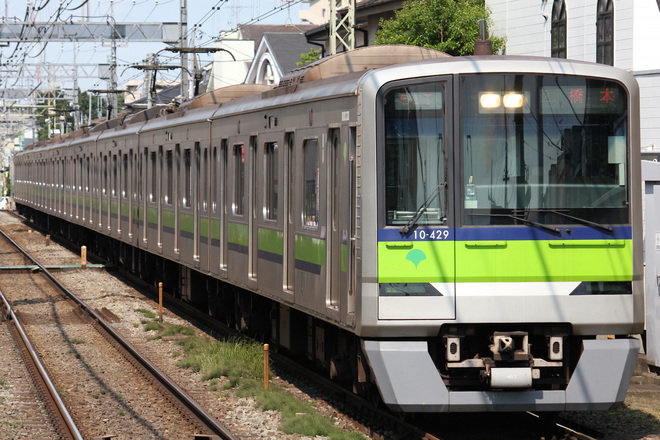 大島車両検修場10-300形10-420Fを千歳烏山駅で撮影した写真