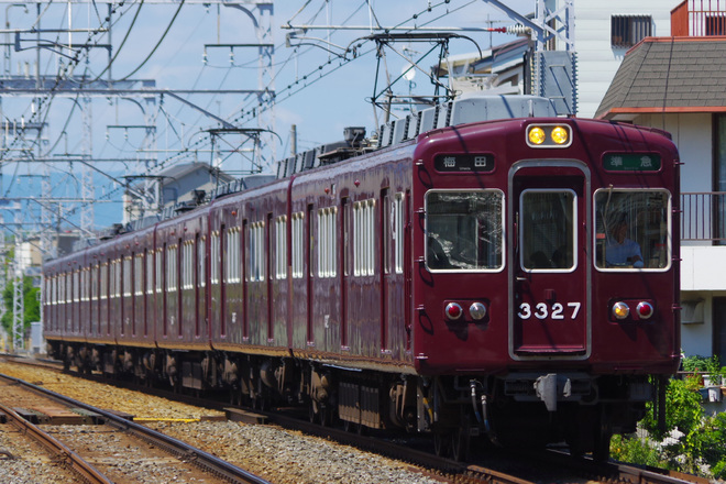 3300系3327編成を西山天王山駅で撮影した写真