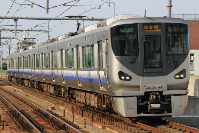 日根野電車区225系HF429編成を鶴ヶ丘駅で撮影した写真