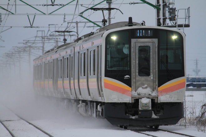 E129系を東光寺駅で撮影した写真