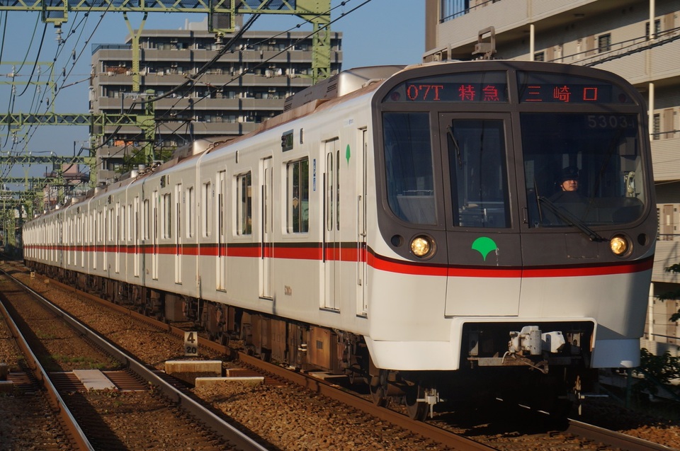 都営5300形5303編成<br class="br-sp" />(5303F)の写真