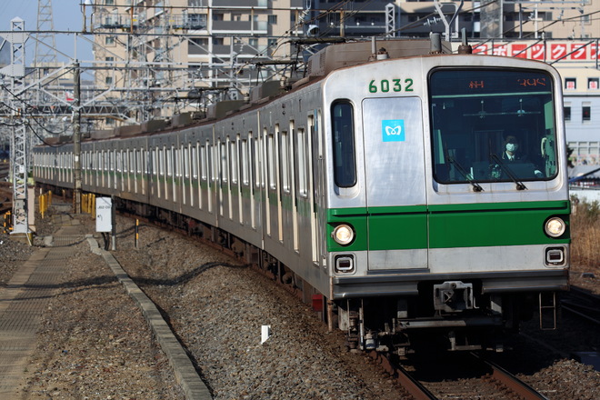 6000系6132Fを亀有駅で撮影した写真