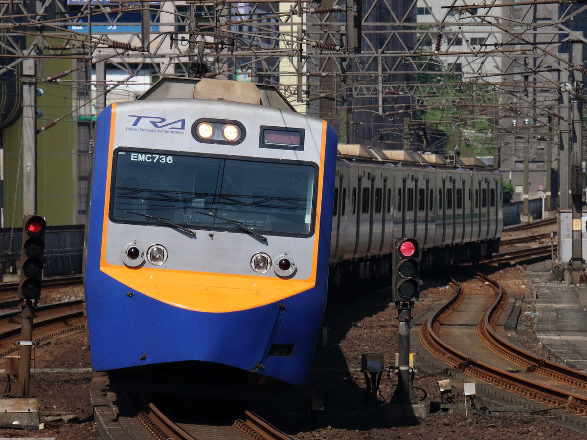 台湾鉄路管理局  台湾鉄路管理局EMU700型 736F