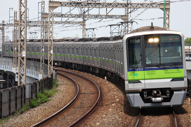 大島車両検修場10-300R形310Fを京王稲田堤駅で撮影した写真