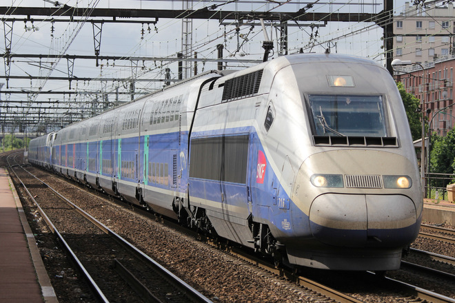 TGV Dasye716をLe Vert de MaisonsStationで撮影した写真
