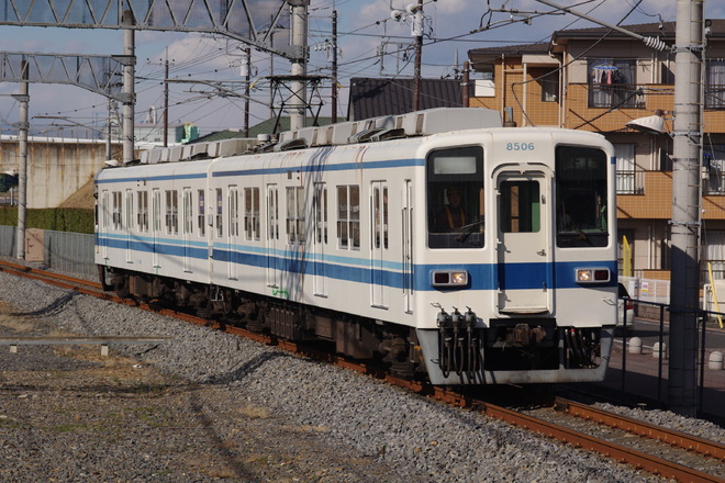南栗橋車両管理区8000系8506Fを板倉東洋大前駅で撮影した写真