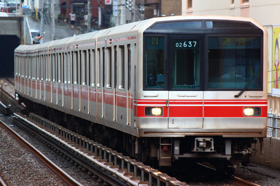 メトロ02系02-137F<br class="br-sp" />(02-137編成)の写真