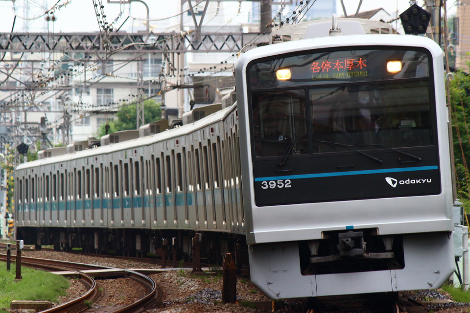 小田急3000形3652×8<br class="br-sp" />(3652F)(3652編成)の写真