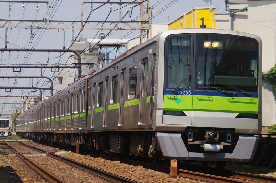 都営10-300R形10-330編成<br class="br-sp" />(10-330F)の写真