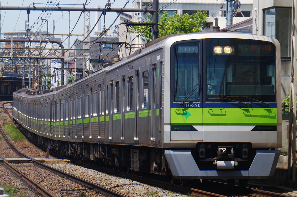 都営10-300R形10-320編成<br class="br-sp" />(10-320F)の写真