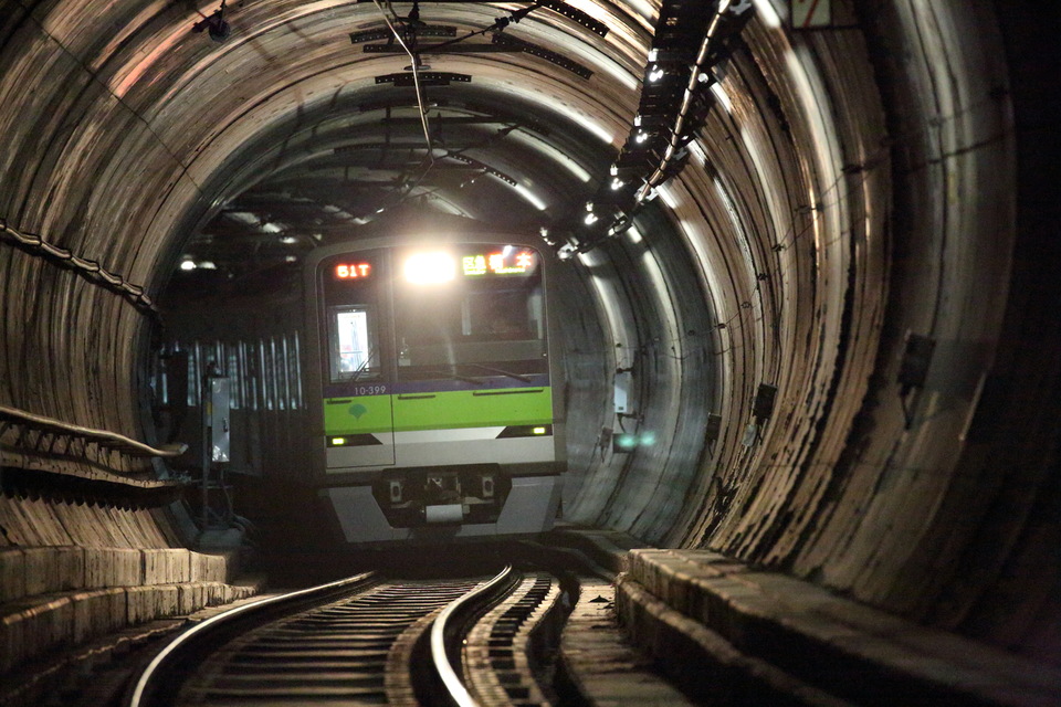 都営10-300形10-390編成<br class="br-sp" />(10-390F)の写真