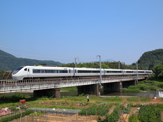 金沢総合車両所681系を河毛～高月間で撮影した写真