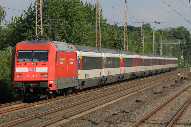 Series 101135-2をDusseldorf-Eller Sud Stationで撮影した写真
