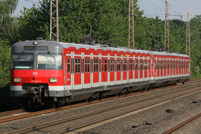 Series 420442-6をDusseldorf-Eller Sud Stationで撮影した写真