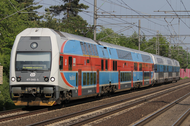 Series 471045-5をPraha-Dolni Pocernice Stationで撮影した写真
