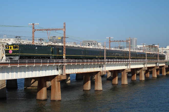 下関総合車両所EF651124号機を新大阪～大阪間で撮影した写真