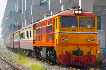 タイ国鉄  AHK 4224