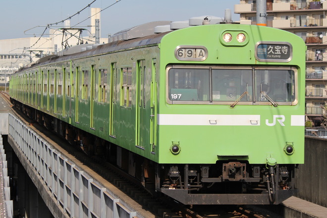 吹田総合車両所奈良支所103系NS617編成を高井田中央駅で撮影した写真