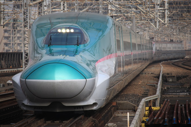 新幹線総合車両センターE5系U27編成を大宮駅で撮影した写真