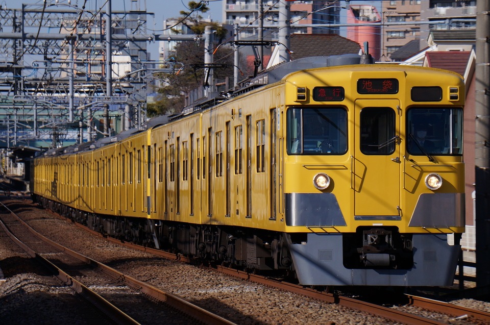 西武2000系2413F<br class="br-sp" />(2413編成)の写真