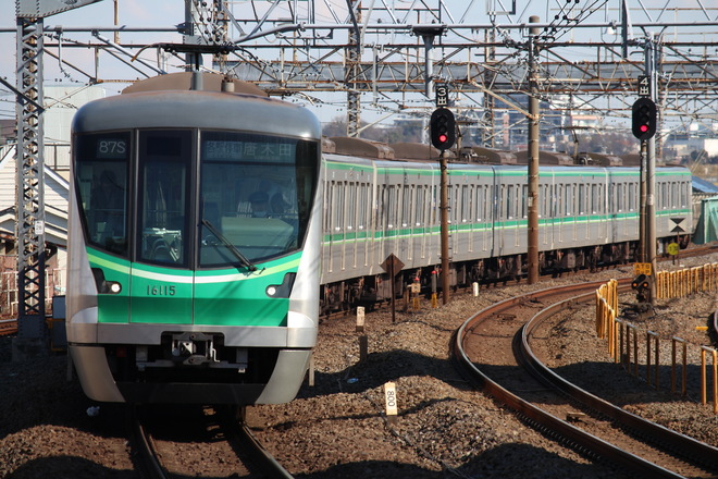 綾瀬検車区16000系16115Fを金町駅で撮影した写真