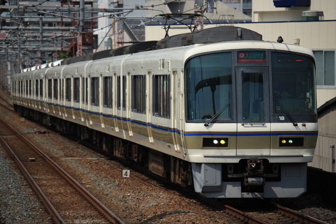 吹田総合車両所奈良支所221系NA407編成を桃谷駅で撮影した写真