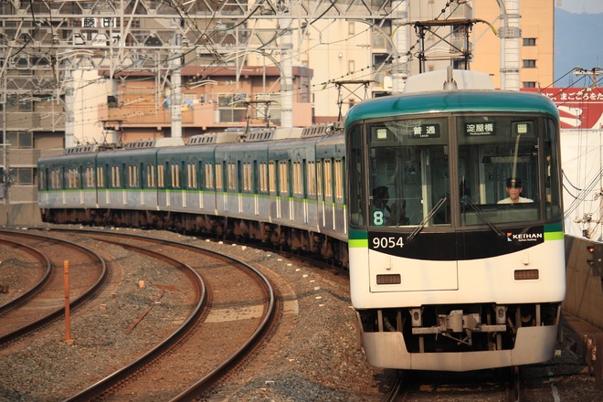 寝屋川車庫9000系9004Fを西三荘駅で撮影した写真