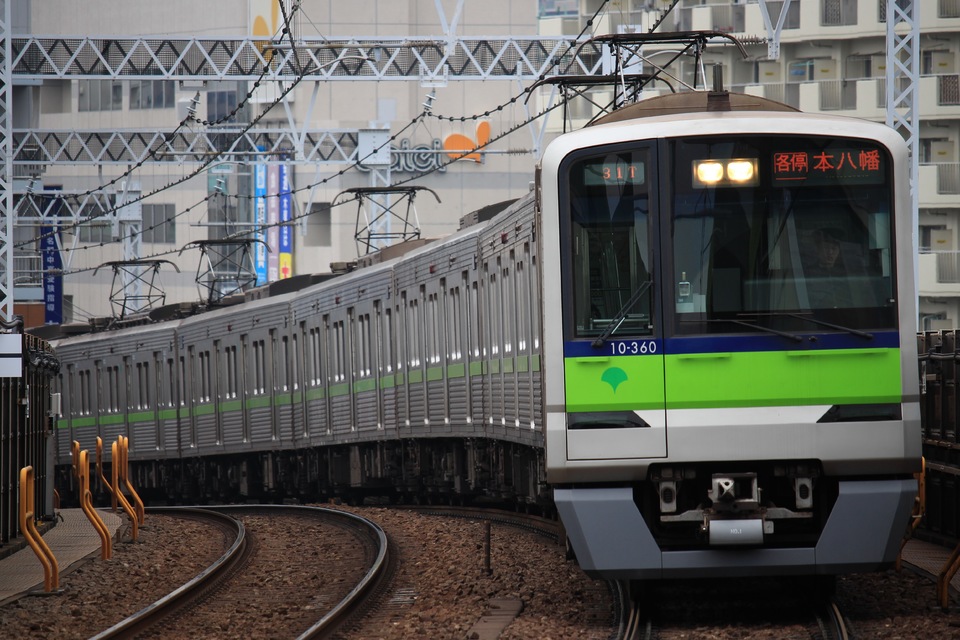 都営10-300R形10-360編成<br class="br-sp" />(10-360F)の写真