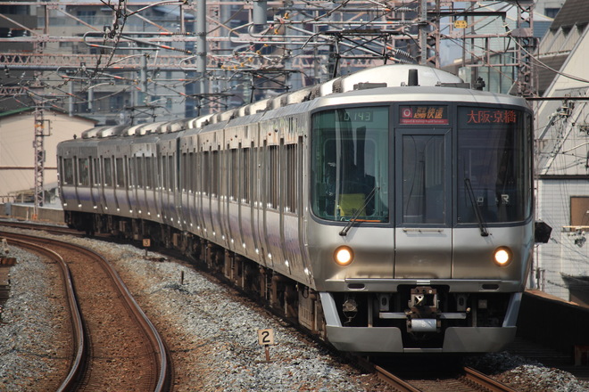吹田総合車両所日根野支所223系HE405編成を福島駅で撮影した写真