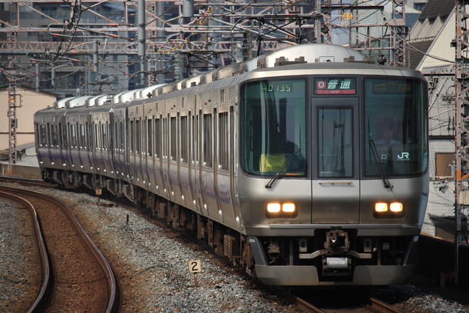 吹田総合車両所日根野支所223系HE425編成を福島駅で撮影した写真