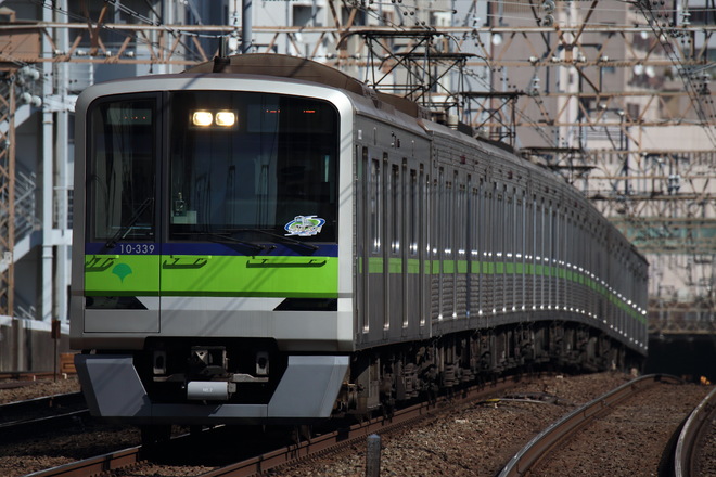 10-300R形10-330Fを笹塚駅で撮影した写真