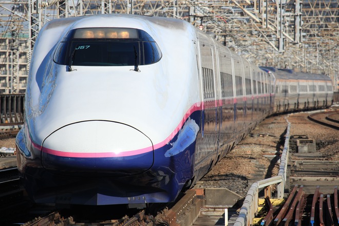 新幹線総合車両センターE2系J57編成を大宮駅で撮影した写真