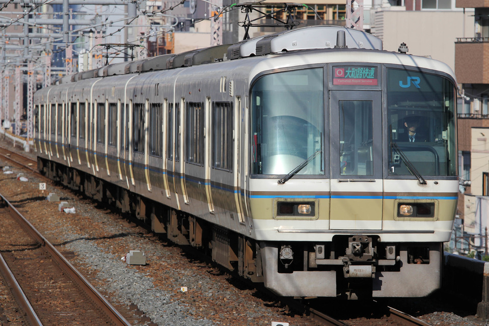 JR西221系NC601編成の写真