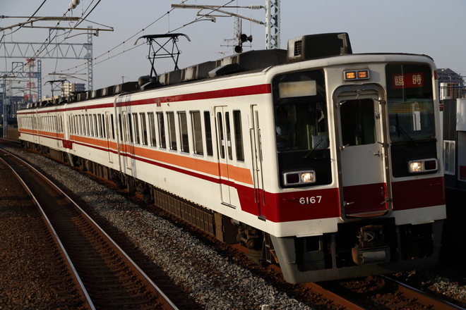 6050系を谷塚駅で撮影した写真