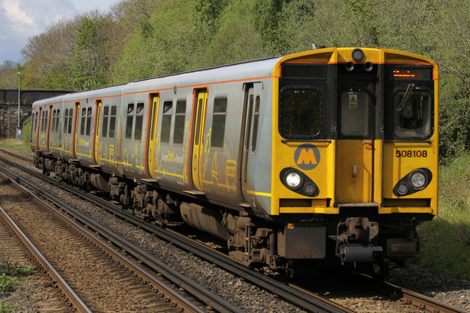 Class508108をBromborough Stationで撮影した写真