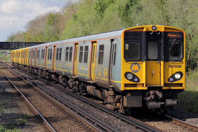 Class507008をBromborough Stationで撮影した写真
