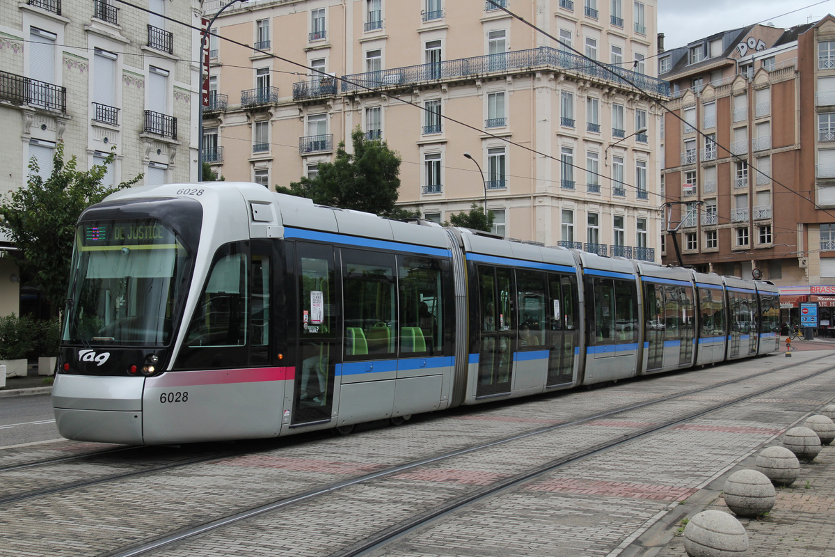 Grenoble tramway  Citadis 402 6028