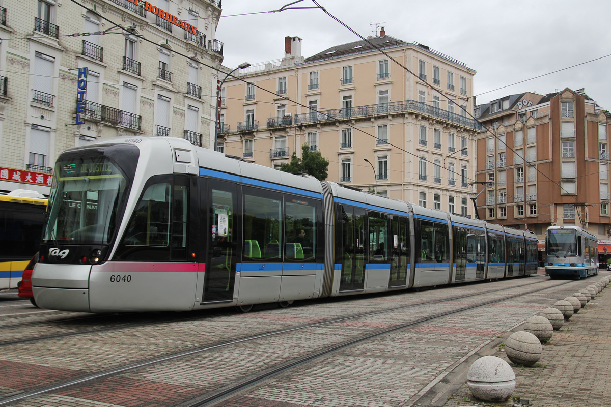Grenoble tramway  Citadis 402 6040