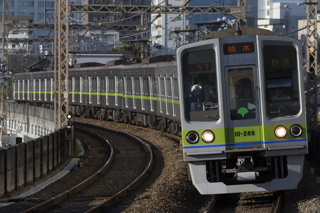 10-000系10-280Fを京王多摩川駅で撮影した写真