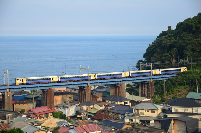 E257系を根府川～早川間で撮影した写真
