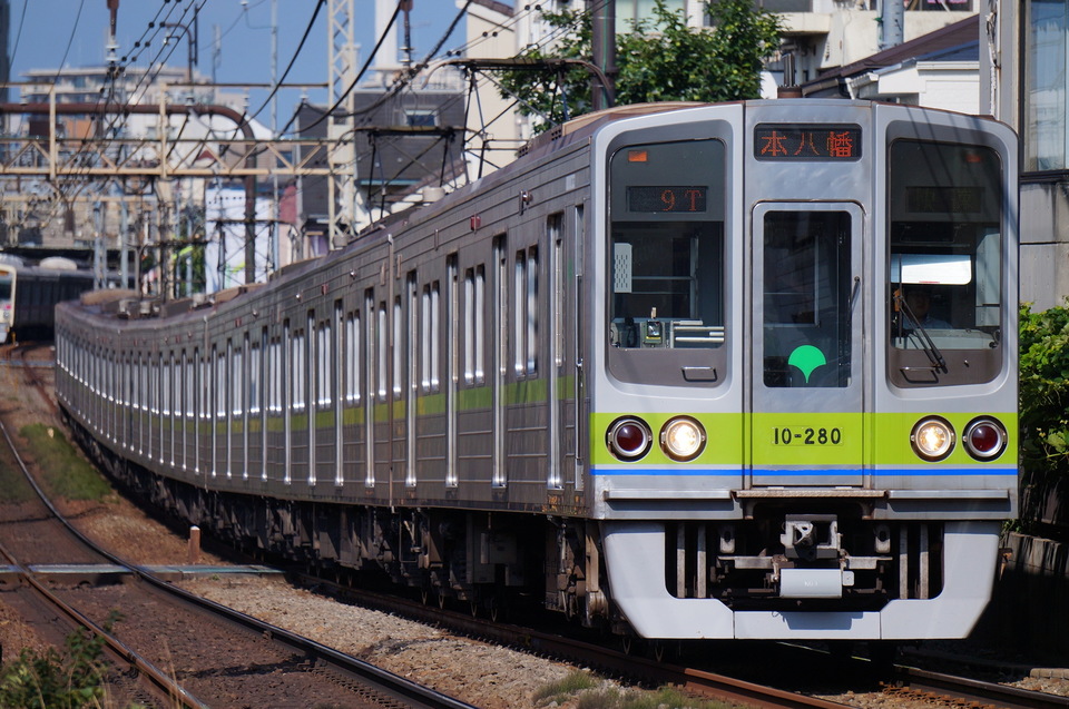 都営10-000形10-280編成<br class="br-sp" />(10-280F)の写真
