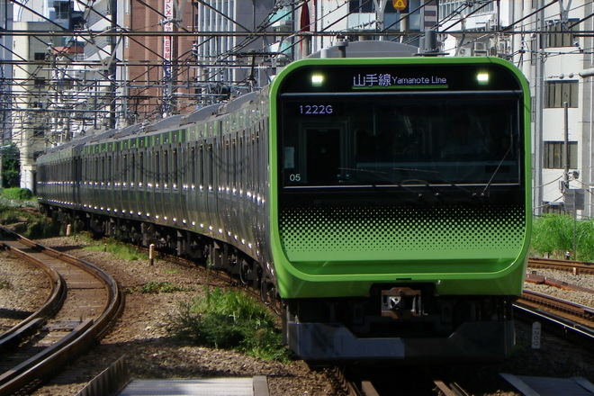 E235系トウ05を恵比寿駅で撮影した写真