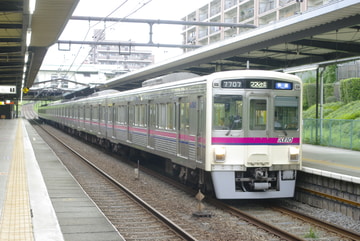 京王電鉄  7000系 7707F