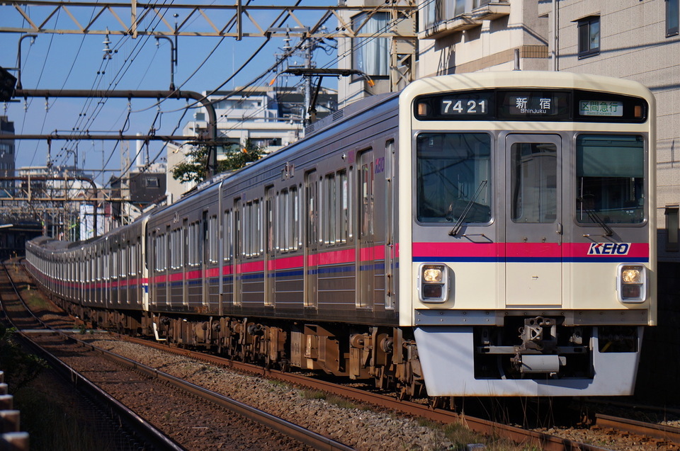 京王7000系7421F<br class="br-sp" />(7421編成)の写真