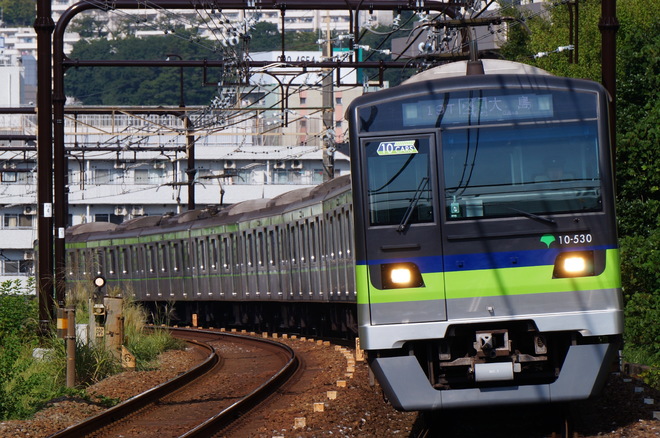 大島車両検修場10-300形10-530Fを京王永山駅で撮影した写真