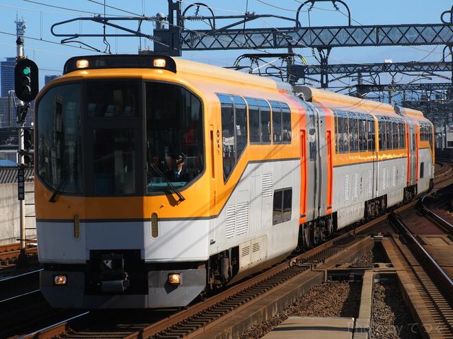 20000系を八田駅で撮影した写真
