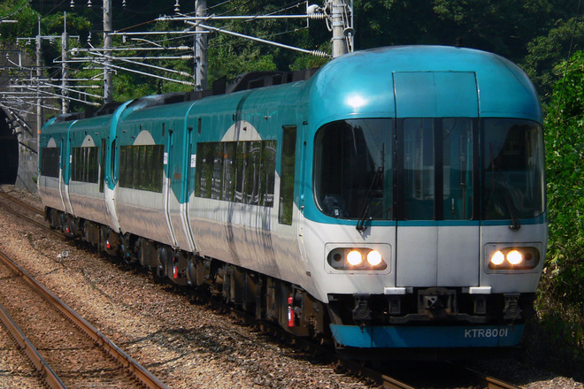 KTR8000形を生瀬駅で撮影した写真