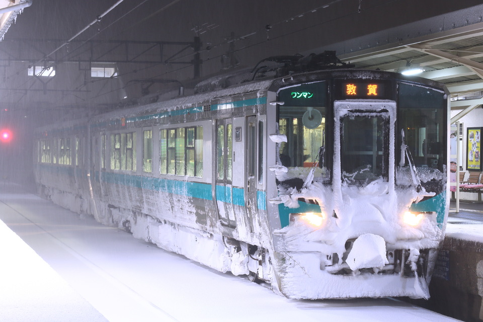 JR西125系F16編成<br class="br-sp" />(クモハ125-16)の写真